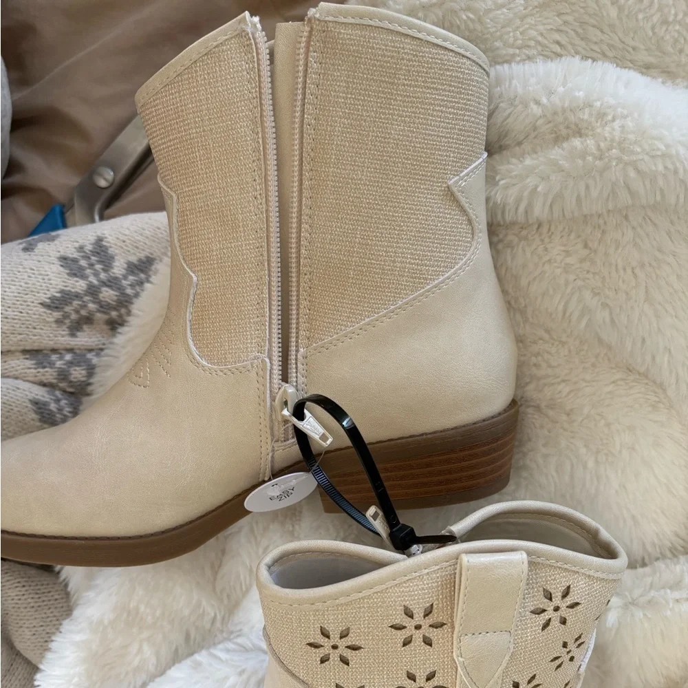 Sonoma Girls Cream Western Ankle Boots with Floral Cutout Detail, Sz: 5 Med
